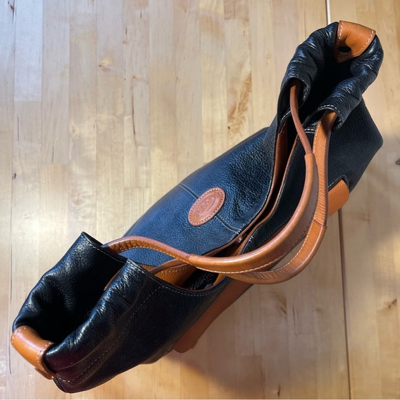 Tod's full grain black leather tote bag details in brown leather - Picture 8 of 13